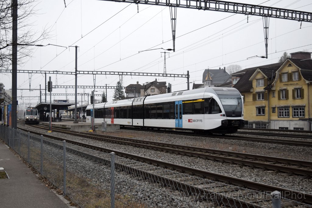 10147-0009-141225.jpg - Thurbo RABe 526.261 + SOB ABt 182 / Wattwil 14.12.2025