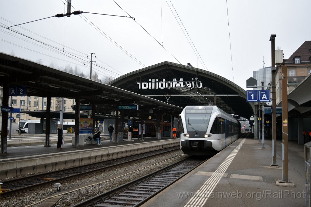 10148-0015-161225.jpg - Thurbo RABe 526.754-7 / St.Gallen HB 16.12.2025