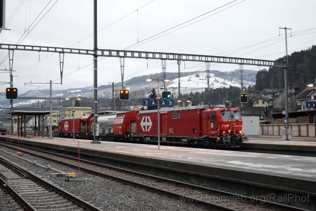 10153-0030-301225.jpg - SBB-CFF XTmas 018 "Rapperswil - Jona" + Xans 018 "Rapperswil - Jona" + XTmas 018 "Rapperswil - Jona" / Wattwil 30.12.2025