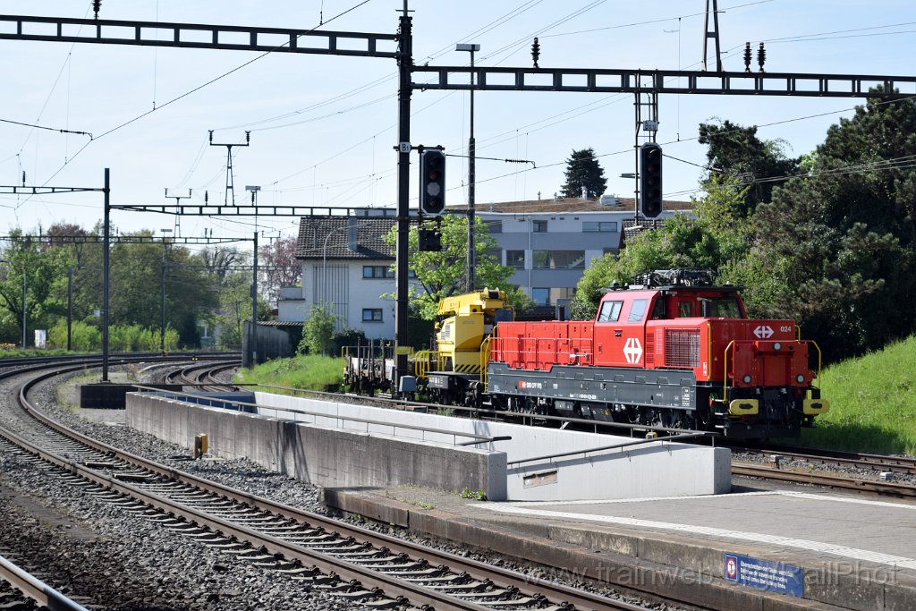 10274-0003-180426.jpg - SBB-CFF Aem 940.024-3 + XTms 572 / Bülach 18.4.2026