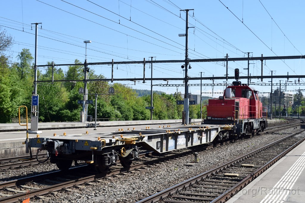 10290-0011-220426.jpg - SBB-CFF Sgnss 071 + Am 841.014-4 / Dietikon 22.4.2026