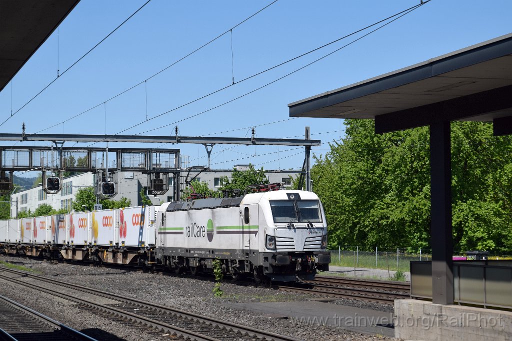 10298-0037-250426.jpg - RailCare Rem 476.453-6 ''Vaud'' / Glanzenberg 25.4.2026