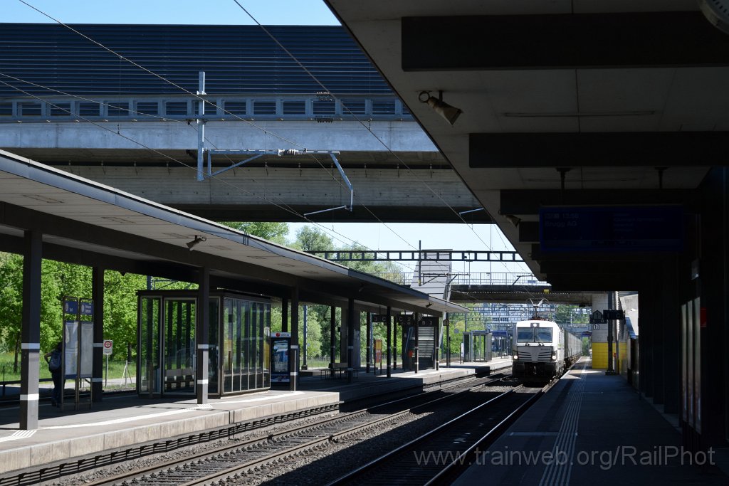 10301-0003-250426.jpg - RailCare Rem 476.453-6 ''Vaud'' / Glanzenberg 25.4.2026