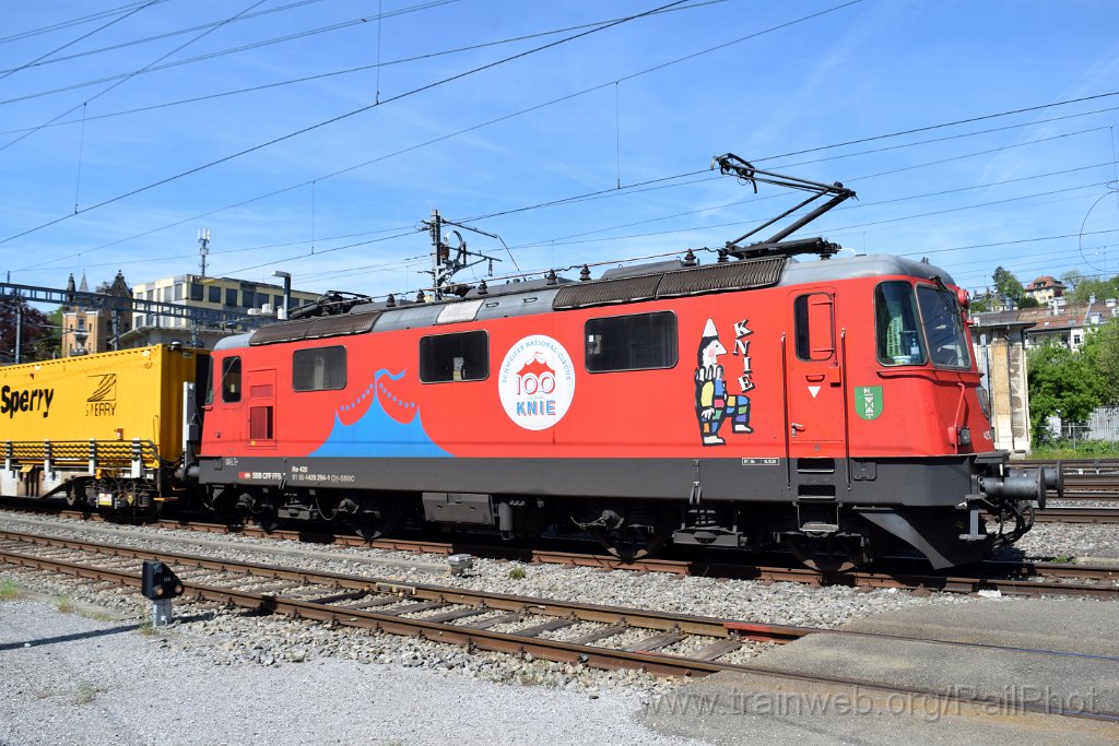 10303-0037-020526.jpg - SBB-CFF Re 420.294-1 "100 ans Cirque Knie" / St.Gallen HB 2.5.2026