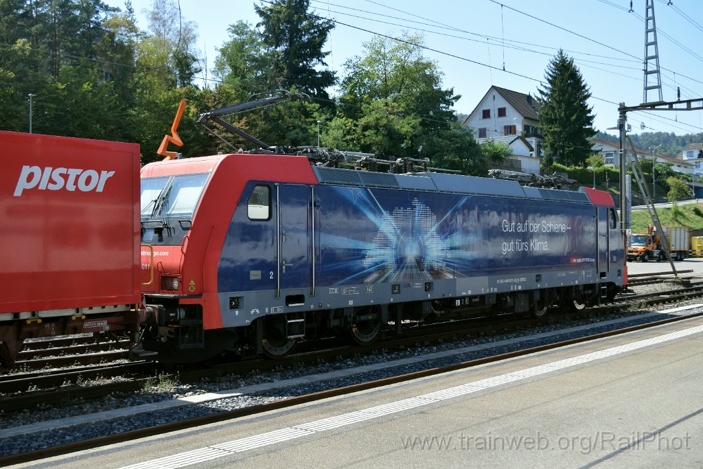 10411-0009-120826.jpg - SBB-CFF Re 484.011 "Le rail est notre affaire, le climat aussi" / Killwangen-Spreitenbach 12.8.2026