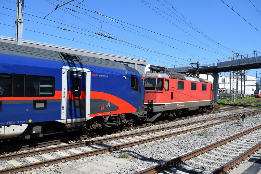 10434-0033-190826.jpg - SBB-CFF Re 4/4" 11172 + ÖBB Bfmpz 711 / St.Margrethen 19.8.2026