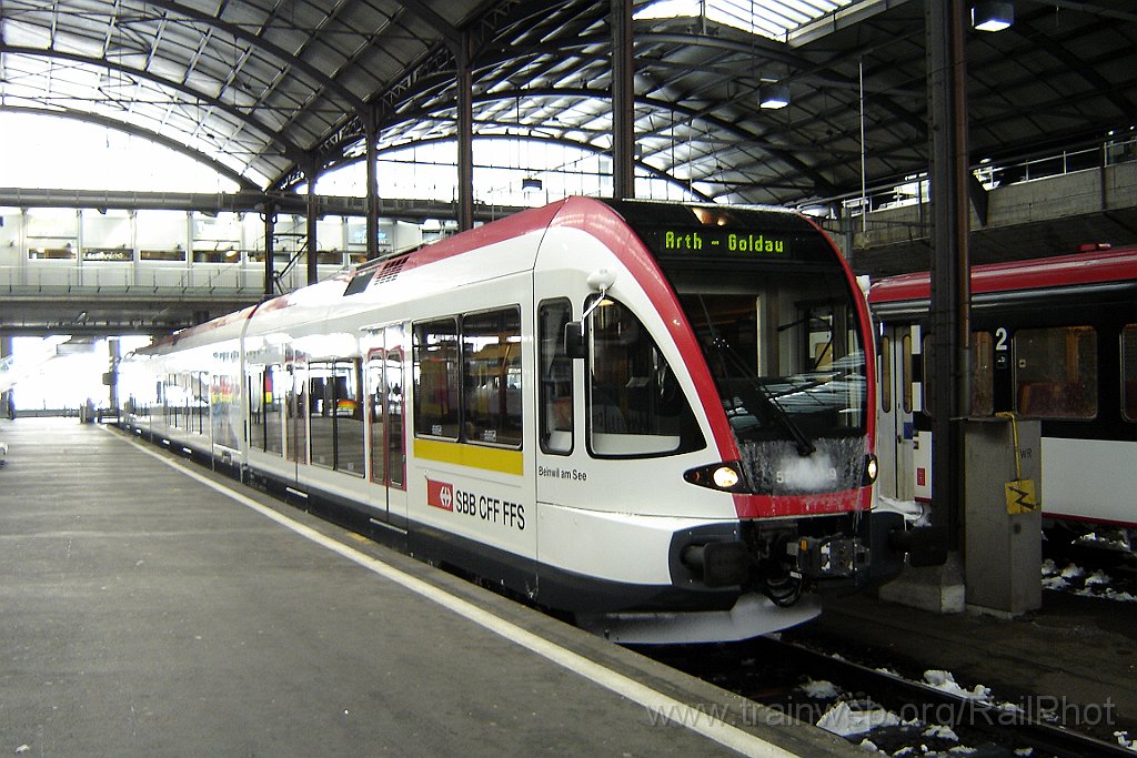 1012-0044-160205.jpg - SBB-CFF RABe 520.001-9 ''Beinwil am See'' / Luzern 16.2.2005