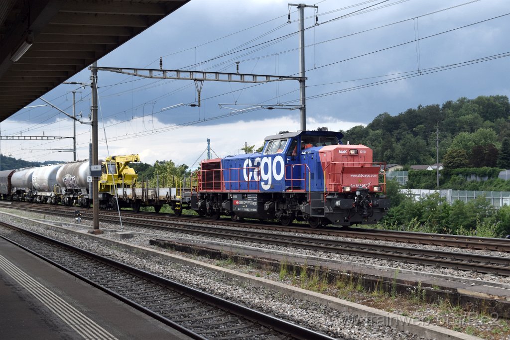 8698-0039-210723.jpg - SBBC Am 843.083-7 (Am 98 85 5 843 083-7 CH-SBBC) + SBBI XTms 568 (40 85  95 85 568-0 CH-SBBI) / Killwangen-Spreitenbach 21.7.2023