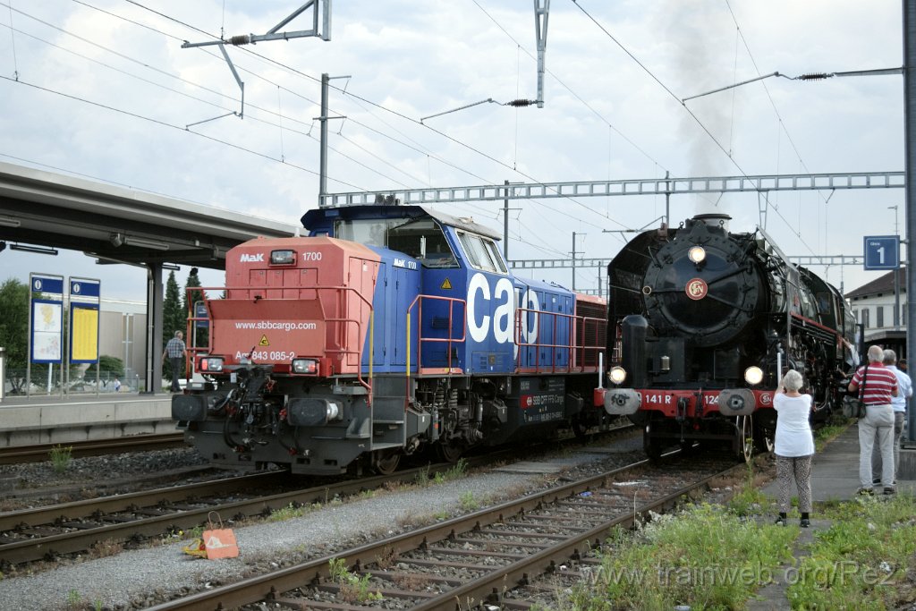 9844-0044-210625.jpg - SBBC Am 843.085-2 (Am 98 85 5 843 085-2 CH-SBBC) + Mikado 1244 / SNCF 141 R 1244 (90 85  0411 244-6 CH-VMIK) / Oensingen 21.6.2025
