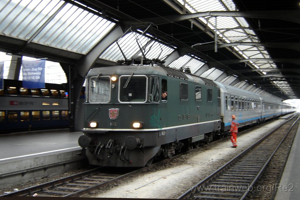 0995-0041-041204.jpg - SBB-CFF Re 4/4'' 11102 / Zürich HB 4.12.2004