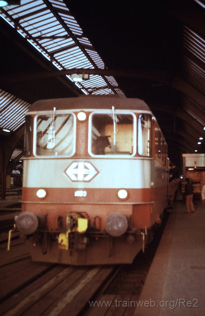 0031-0032s.jpg - SBB-CFF Re 4/4'' 11103 / Zürich HB 16.5.1980