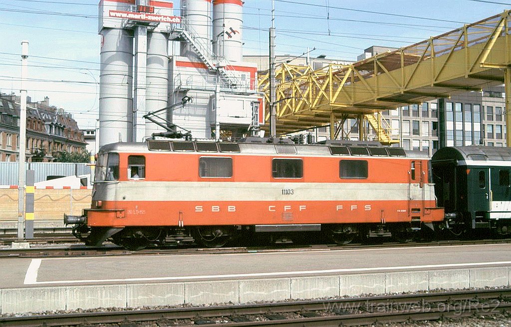 0991-0032-110904.jpg - SBB-CFF Re 4/4'' 11103 / Zürich HB 11.9.2004