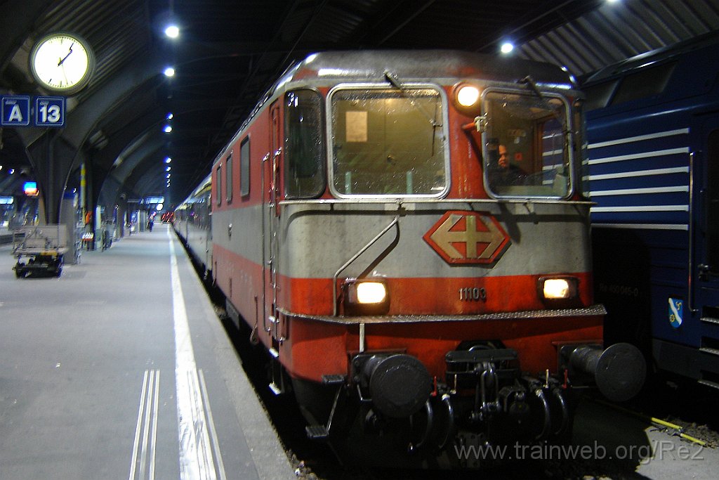 1006-0034-010105.jpg - SBB-CFF Re 4/4'' 11103 / Zürich HB 1.1.2005