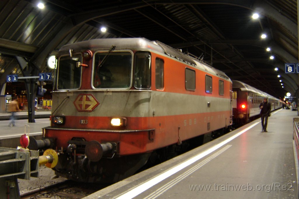 1007-0016-080105.jpg - SBB-CFF Re 4/4'' 11103 / Zürich HB 8.1.2005