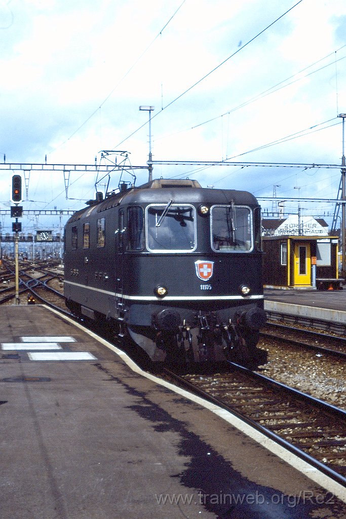 0340-0012-s.jpg - SBB-CFF Re 4/4'' 11105 / Zürich HB 1.5.1991