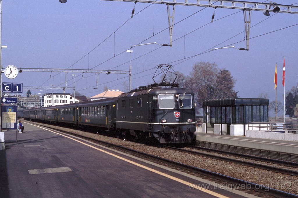 0425-0026.jpg - SBB-CFF Re 4/4'' 11105 / Richterswil 20.3.1993