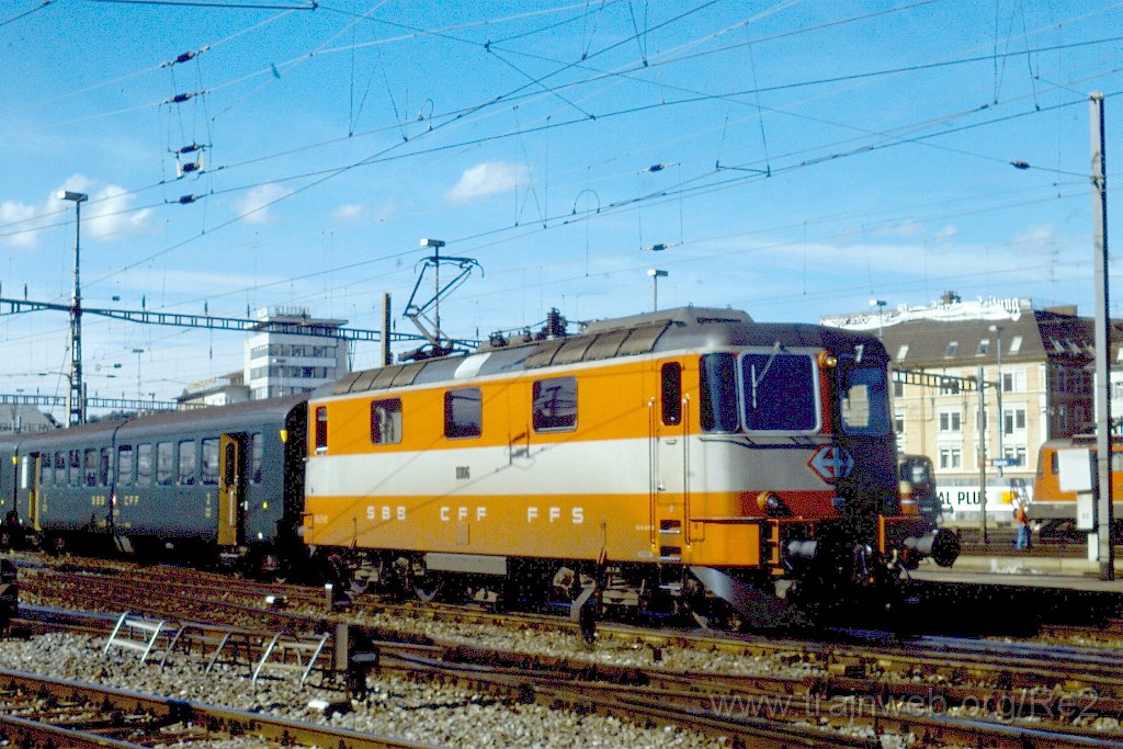 0200-0021-s.jpg - SBB-CFF Re 4/4'' 11106 / Zürich HB 24.9.1988