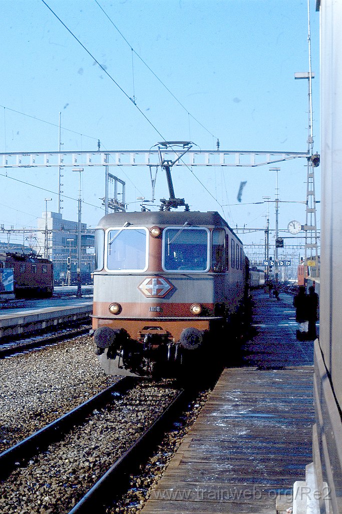 0265-0031.JPG - SBB-CFF Re 4/4'' 11108 / Zürich HB 26.11.1989