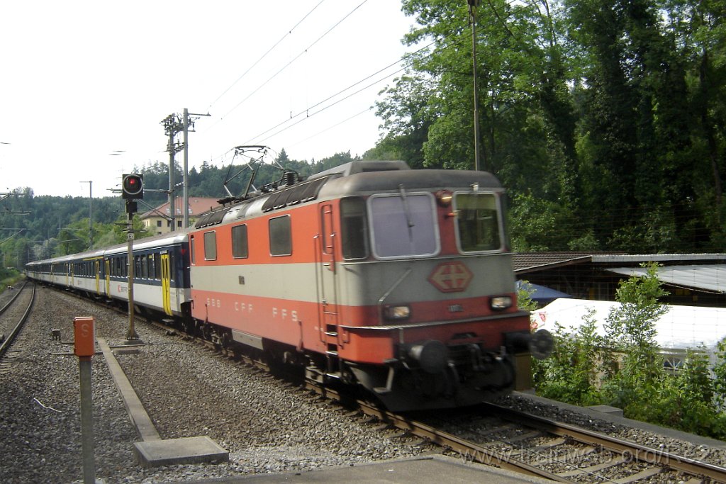 1060-0028-170605.jpg - SBB-CFF Re 4/4'' 11108 / Aathal 17.6.2005