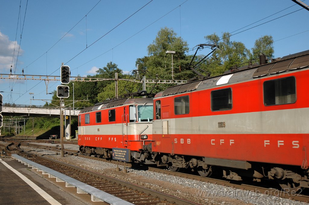 2877-0034-300713.jpg - SBB-CFF Re 4/4'' 11108 + SBB-CFF Re 4/4'' 11109 + SBB-CFF Signal B3/BD*3 / Othmarsingen 30.7.2013