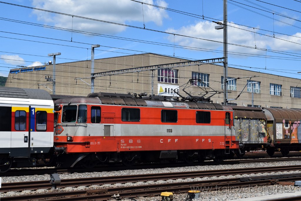 5545-0021-310519.jpg - SBB-CFF Re 4/4'' 11108 (Re 420.108-3)  (Re 91 85 4 420 108-3 CH-SBB) / Aarau (Torfeld) 31.5.2019