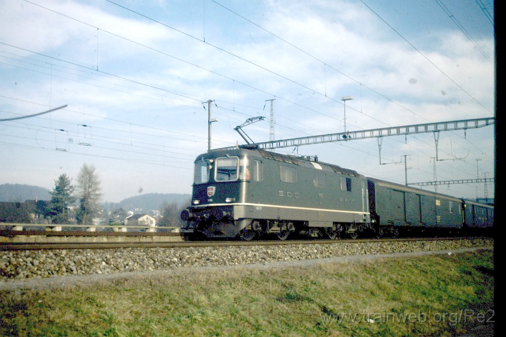 0700-0010.jpg - SBB-CFF Re 4/4'' 11110 / Bassersdorf 13.1.1998