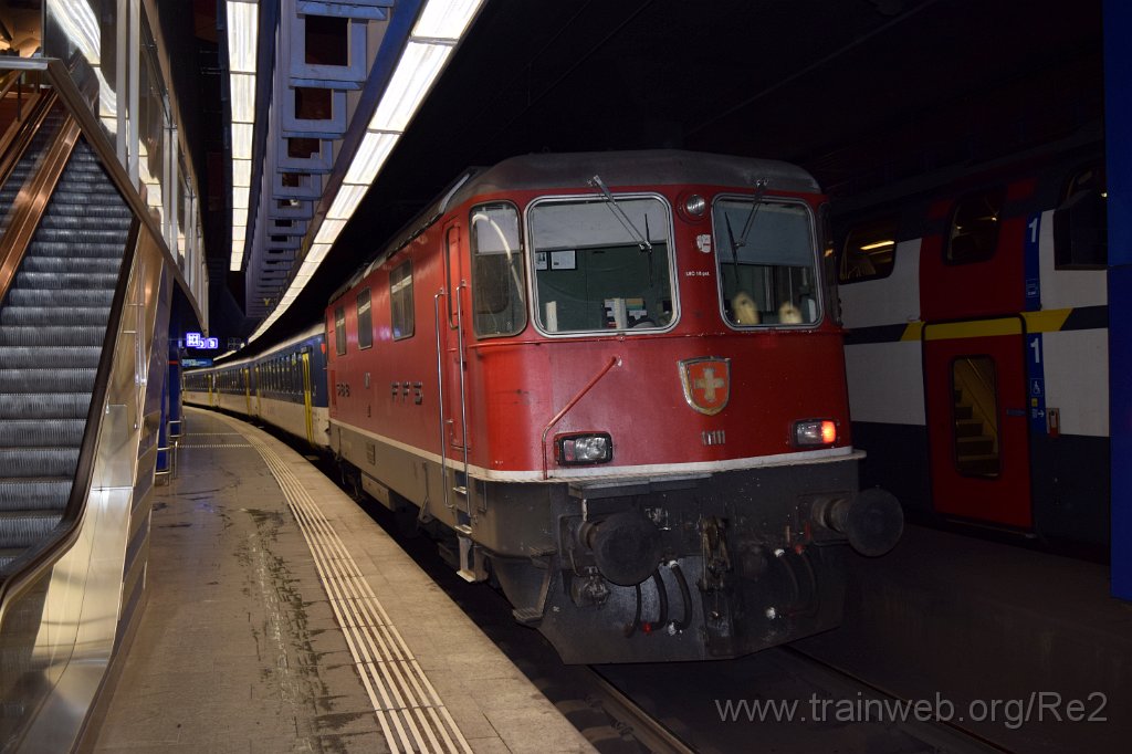 4281-0027-181116.jpg - SBB-CFF Re 4/4'' 11111 (Re 420.111-7)  (Re 91 85 4 420 111-7 CH-SBB) / Zürich-Flughafen 18.11.2016