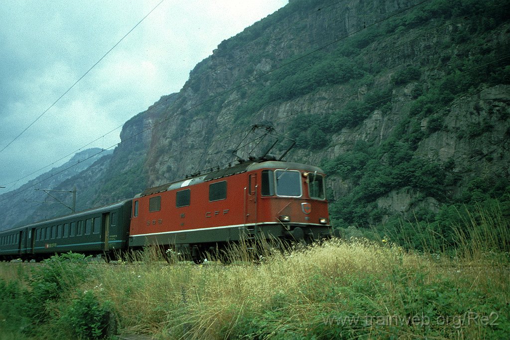 0821-0005.jpg - SBB-CFF Re 4/4'' 11115 / Polleggio 28.6.2000