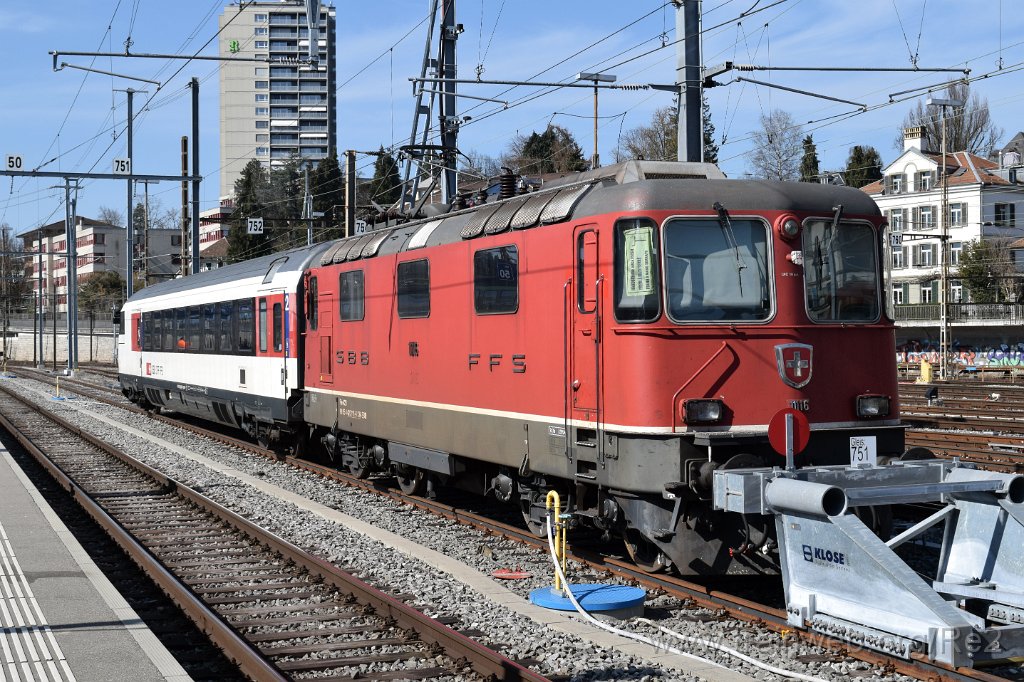 9592-0025-070325.jpg - SBB-CFF Re 4/4'' 11116 (Re 420.116-3)  (Re 91 85 4 420 116-3 CH-SBB) + SBB-CFF Bt (IC) 50 85 28-94 984-7 (Bt 50 85  28-94 984-7 CH-SBB) / Bern HB 7.3.2025