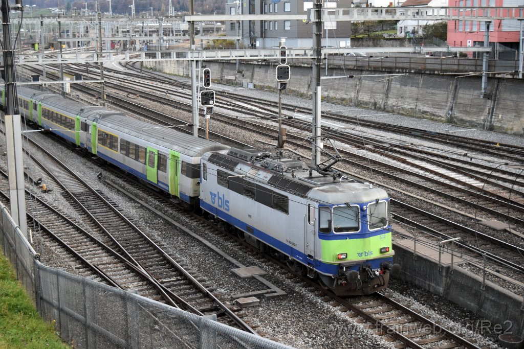 7210-0001-151120.jpg - BLS Re 420.502-7 (Re 91 85 4 420 502-7 CH-BLS) / Spiez (Brücke Bahnhofstrasse) 15.11.2020