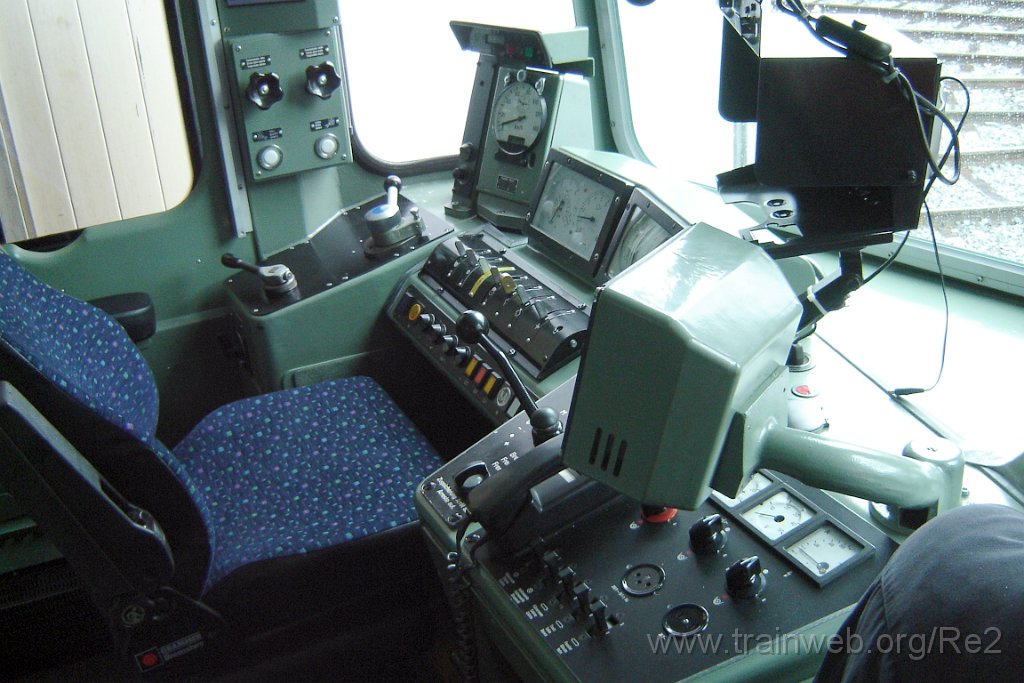 1182-0004-200506.jpg - SBB-CFF Re 4/4'' 11118 / Brig (Dépot) 20.5.2006