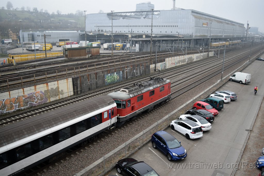 4284-0045-151216.jpg - SBB-CFF Re 4/4'' 11118 (Re 420.118-2)  (Re 91 85 4 420 118-2 CH-SBB) / Zürich-Mülligen (Hermetschloobrücke) 15.12.2016