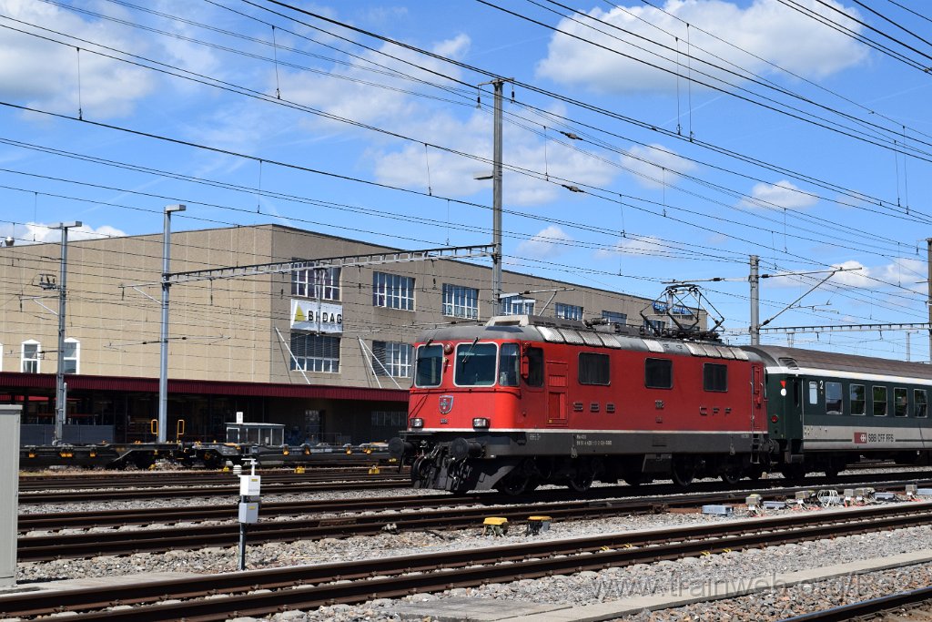 5550-0010-310519.jpg - SBB-CFF Re 4/4'' 11118 (Re 420.118-2)  (Re 91 85 4 420 118-2 CH-SBB) / Aarau (Torfeld) 31.5.2019