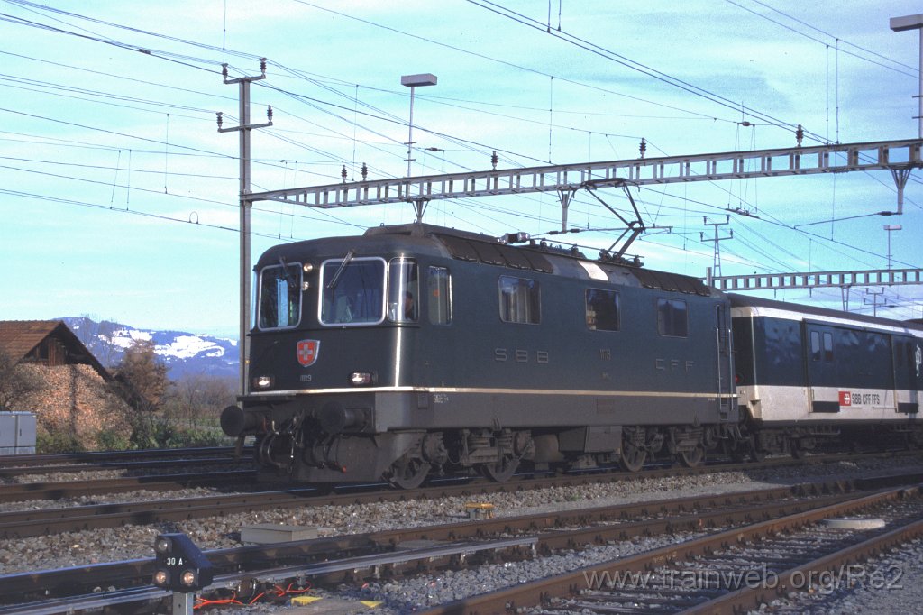 0866-0024.jpg - SBB-CFF Re 4/4'' 11119 / Pfäffikon SZ 19.11.2000