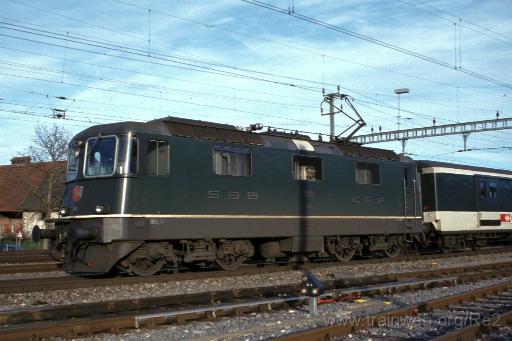 0866-0025.jpg - SBB-CFF Re 4/4'' 11119 / Pfäffikon SZ 19.11.2000