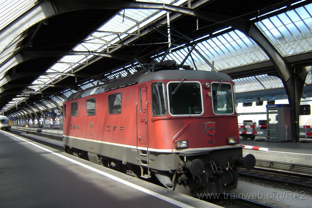 1029-0009-100405.jpg - SBB-CFF Re 4/4'' 11120 / Zürich HB 10.4.2005