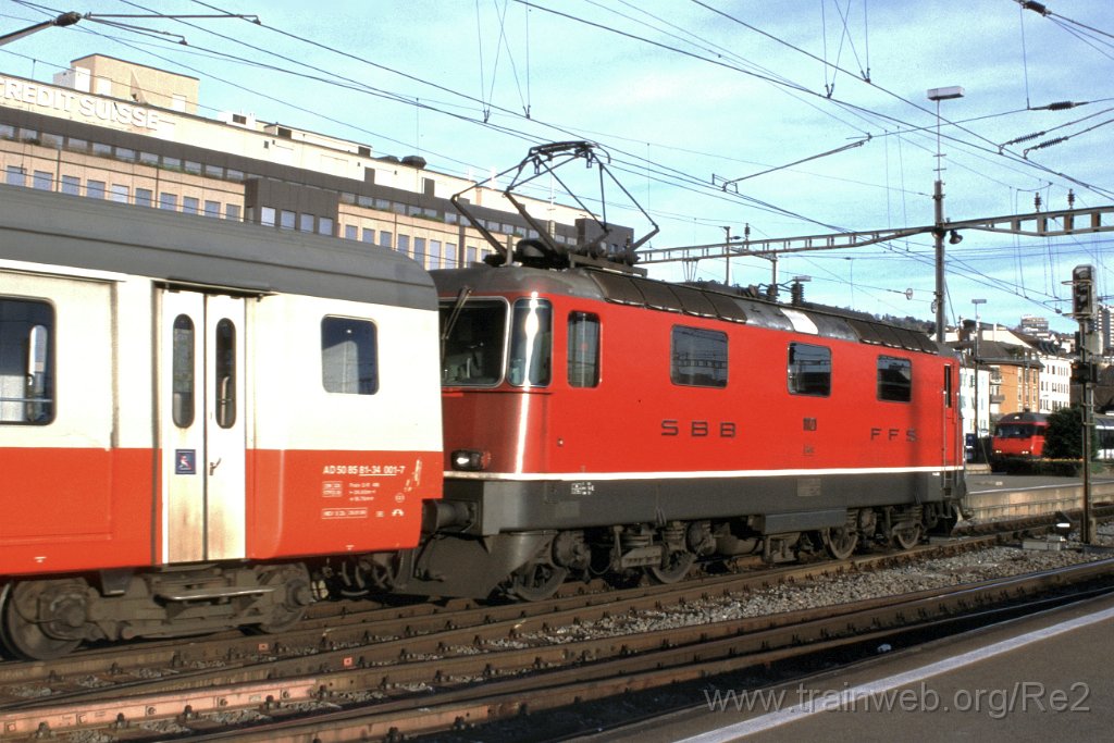 0866-0005.jpg - SBB-CFF Re 4/4'' 11121 / Zürich HB 11.11.2000