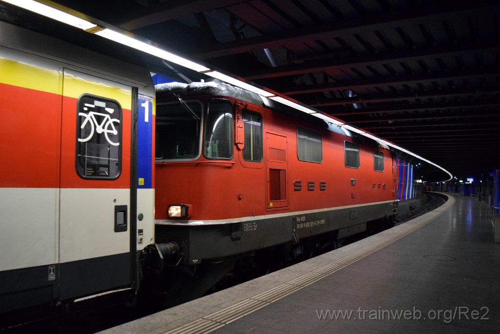 4332-0016-080117.jpg - SBB-CFF Re 4/4'' 11121 (Re 420.121-6)  (Re 91 85 4 420 121-6 CH-SBB) / Zürich-Flughafen 8.1.2017