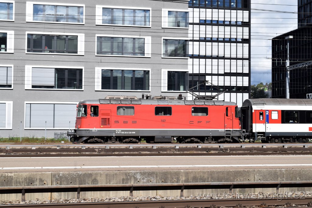 4667-0024-031017.jpg - SBB-CFF Re 4/4'' 11121 (Re 420.121-6)  (Re 91 85 4 420 121-6 CH-SBB) / Zürich-Altstetten 3.10.2017