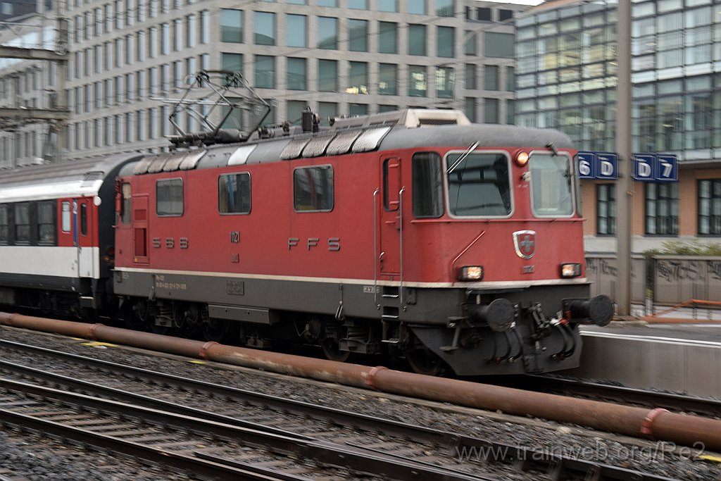 5808-0018-171219.jpg - SBB-CFF Re 4/4'' 11121 (Re 420.121-6)  (Re 91 85 4 420 121-6 CH-SBB) / Zürich-Altstetten 17.12.2019