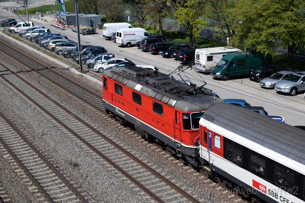 3865-0026-110416.jpg - SBB-CFF Re 4/4'' 11122 (Re 420.122-4)  (Re 91 85 4 420 122-4 CH-SBB) / Zürich-Mülligen (Hermetschloobrücke) 11.4.2016