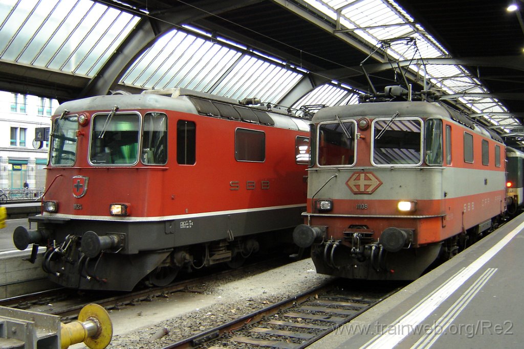 0997-0018-051204.jpg - SBB-CFF Re 4/4'' 11108 + SBB-CFF Re 4/4'' 11124 / Zürich HB 5.12.2004