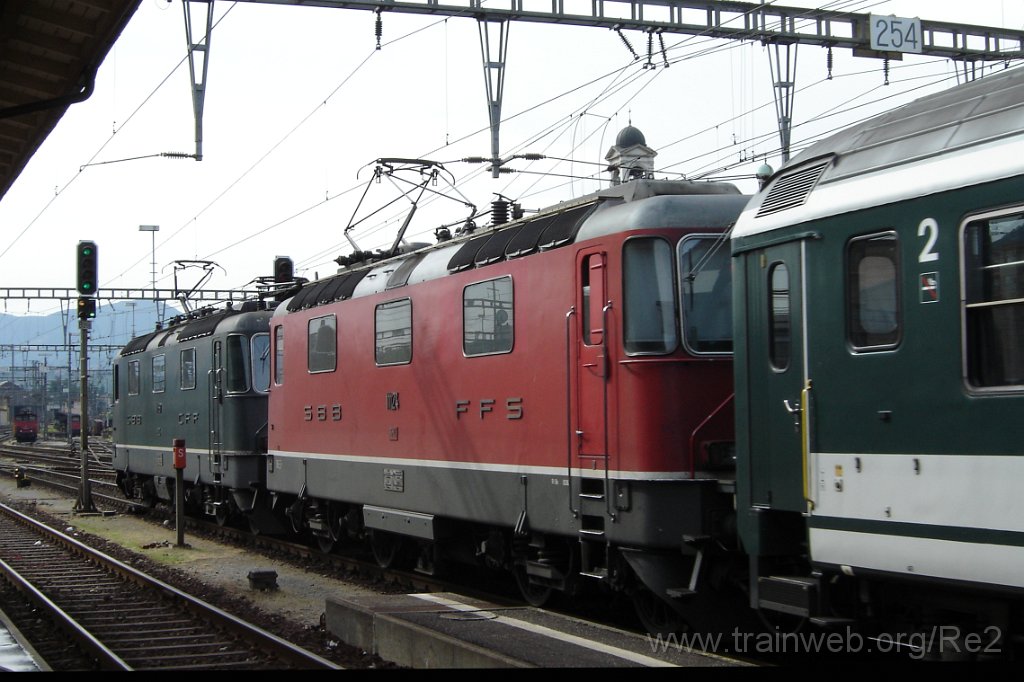 1193-0039-180606.jpg - SBB-CFF Re 4/4'' 11124 + SBB-CFF Ref 4/4'' 11159 / Chiasso 18.6.2006