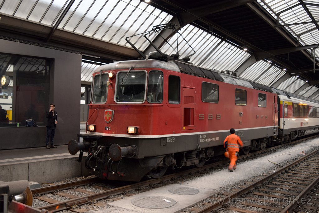 4153-0007-190916.jpg - SBB-CFF Re 4/4'' 11124 (Re 420.124-0)  (Re 91 85 4 420 124-0 CH-SBB) / Zürich HB 19.9.2016