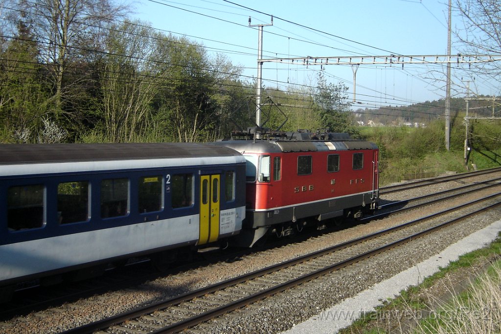 1035-0033-220405.jpg - SBB-CFF Re 4/4'' 11125 / Effretikon (Hürlistein) 22.4.2005