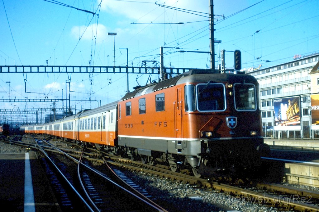 0871-0025.jpg - SBB-CFF Re 4/4'' 11126 / Zürich HB 31.12.2000