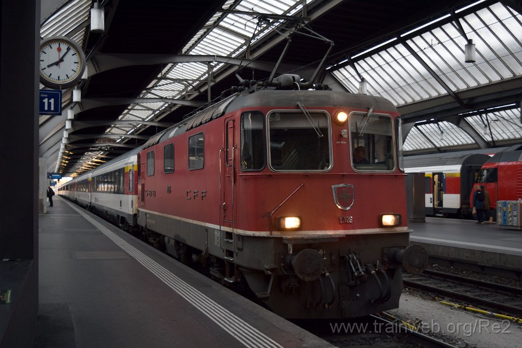 8880-0032-201123.jpg - SBB-CFF Re 4/4'' 11126 (Re 420.126-5)  (Re 91 85 4 420 126-5 CH-SBB) / Zürich HB 20.11.2023