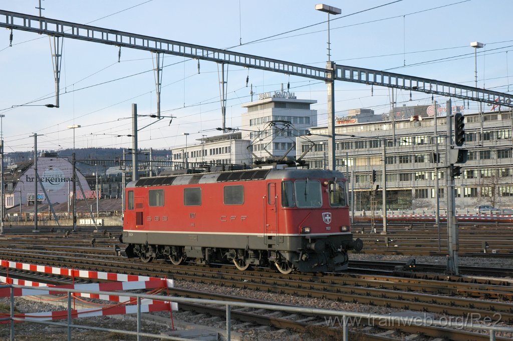 1815-0016-200210.jpg - SBB-CFF Re 4/4'' 11127 / Zürich HB 20.2.2010