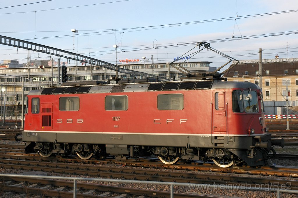 1815-0017-200210.jpg - SBB-CFF Re 4/4'' 11127 / Zürich HB 20.2.2010