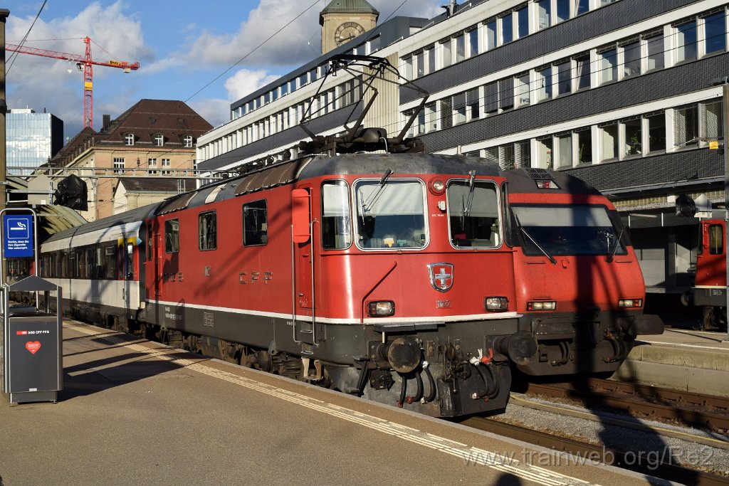 4672-0040-031017.jpg - SBB-CFF Re 4/4'' 11127 (Re 420.127-3)  (Re 91 85 4 420 127-3 CH-SBB) / St.Gallen HB 3.10.2017